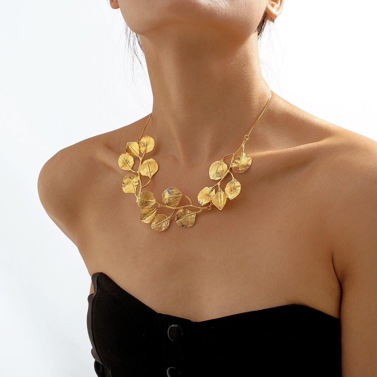 Mitena – Necklace Crafted from Metal in Leaf Design