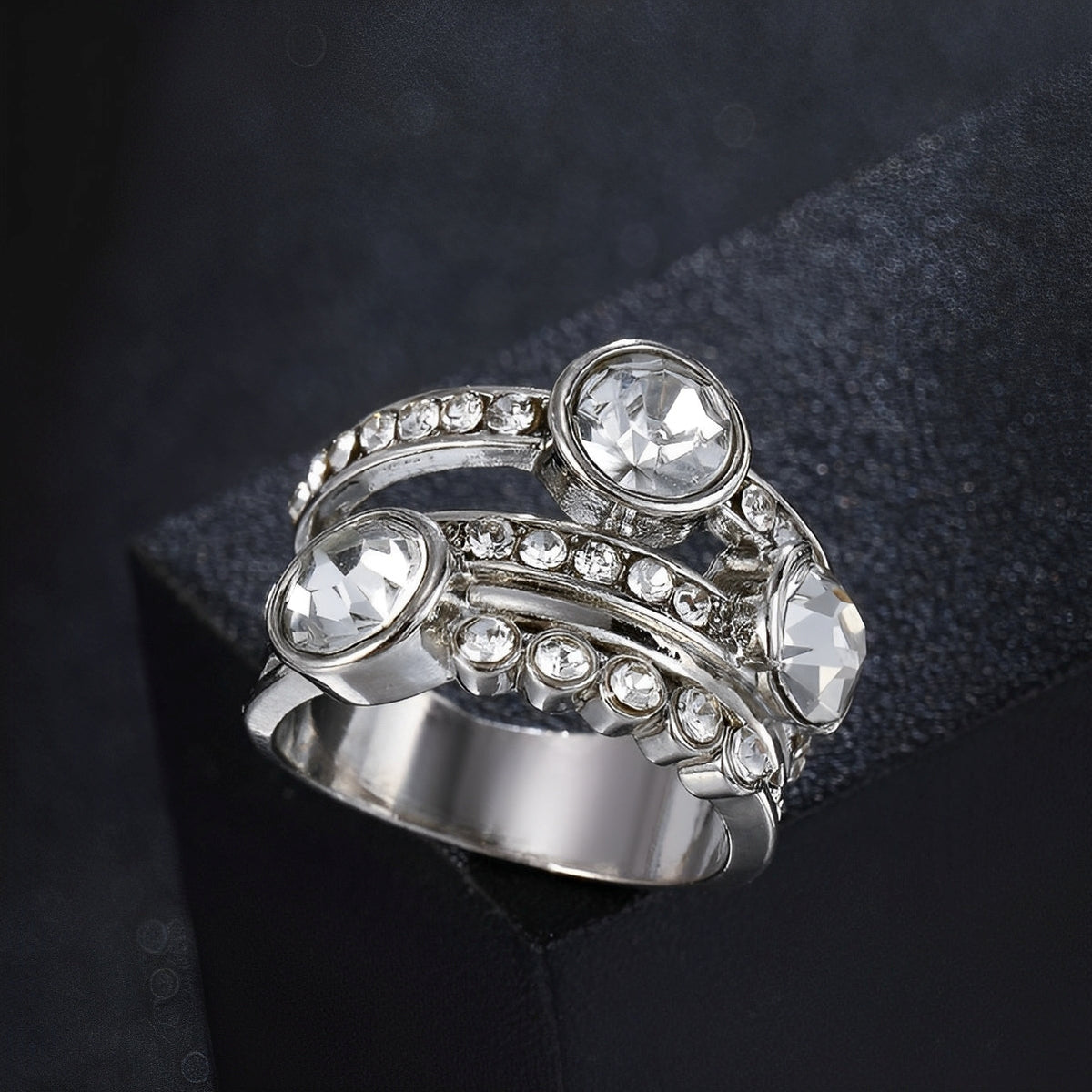 Elvie – Vintage Ring Crafted from Premium Materials with Layers and Crystals