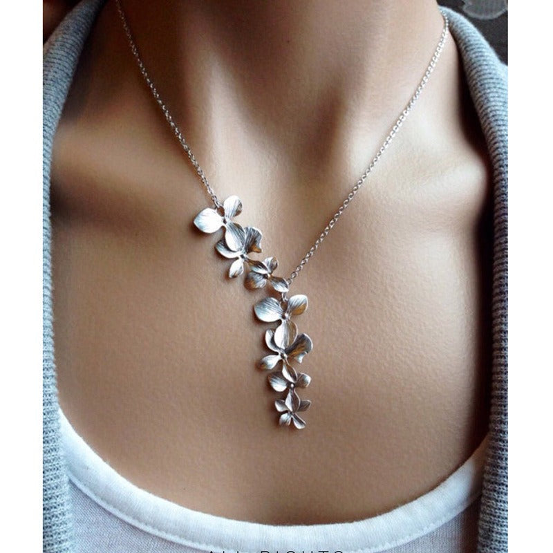 Flora – Floral necklace silver in retro style