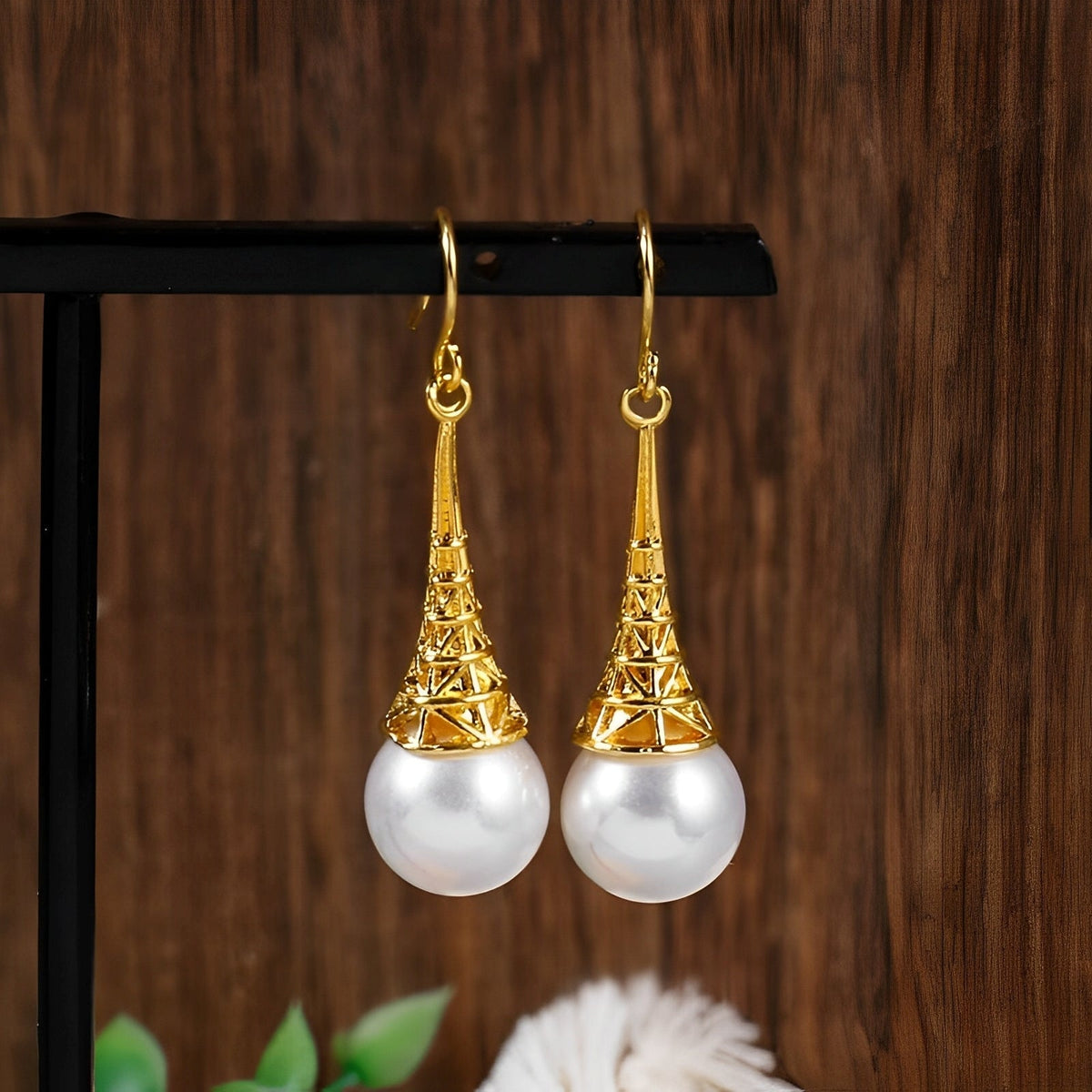 Feliza – Vintage Golden Earrings with Dangle Pearls
