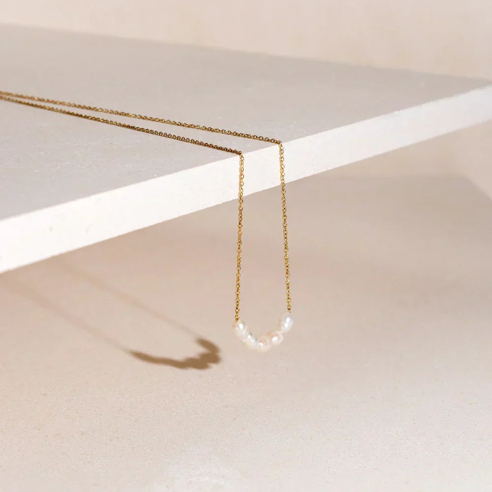 Elle – Elegant Pearl Necklace