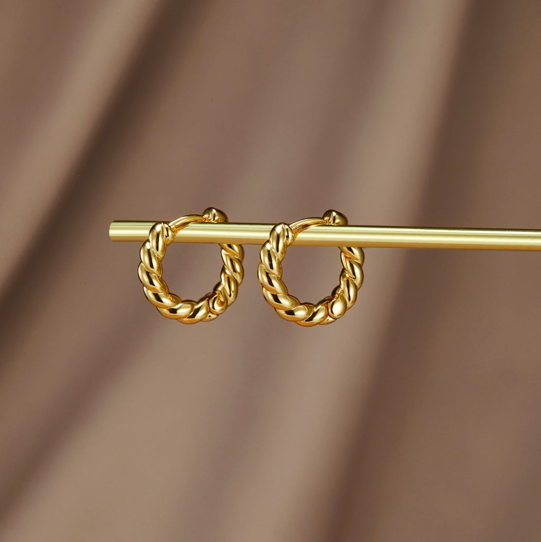 Orhyl – Golden Twisted Earrings