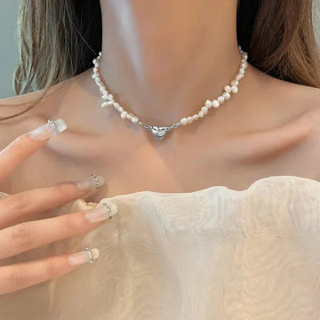 Alix – Short Pearl Necklace Love Magnet