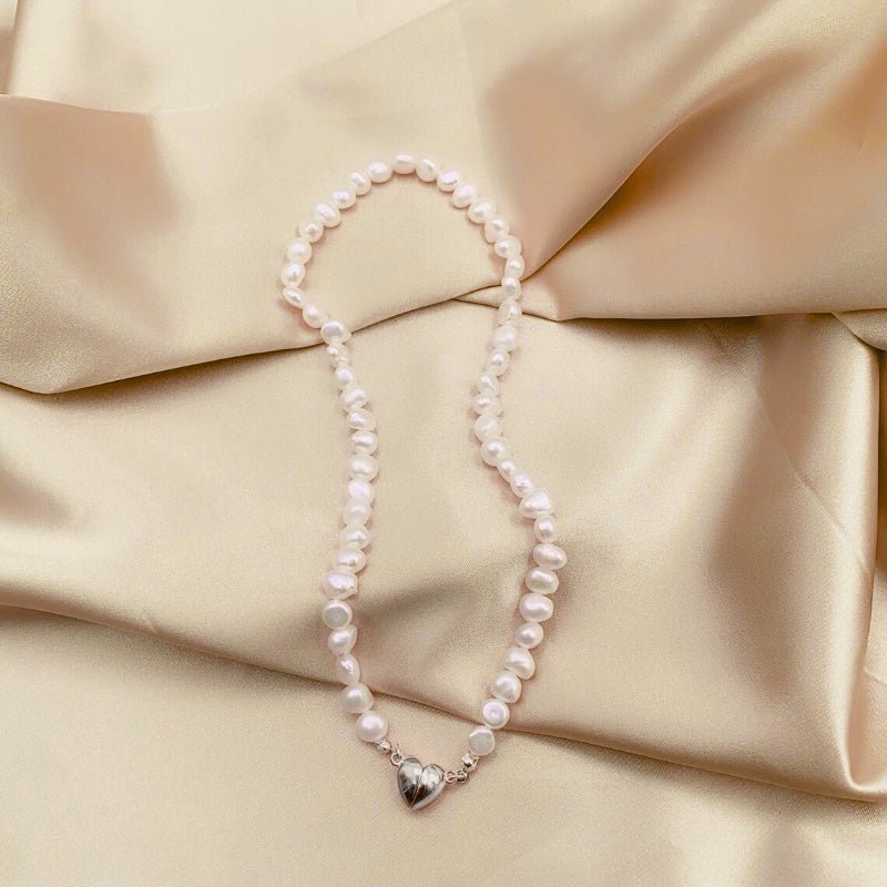 Alix – Short Pearl Necklace Love Magnet