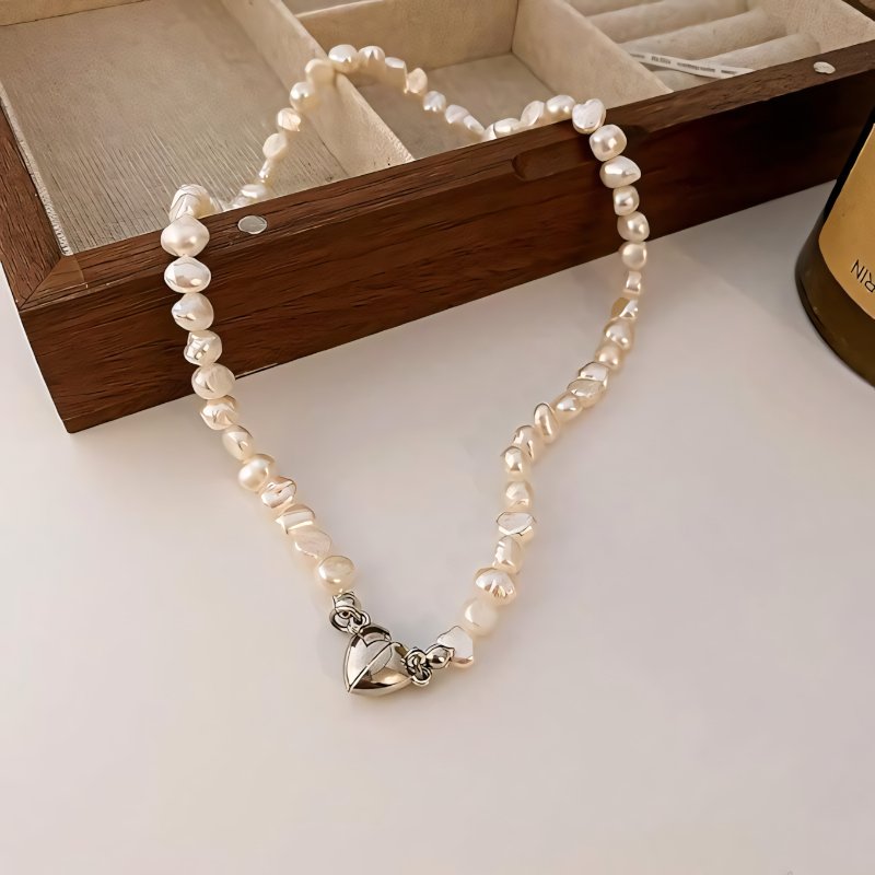 Alix – Short Pearl Necklace Love Magnet