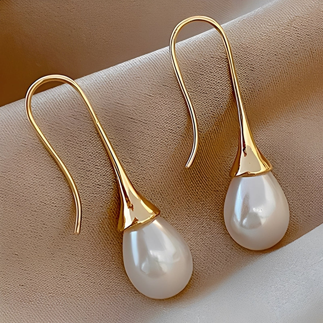 Helena – Timeless Pearl Earrings