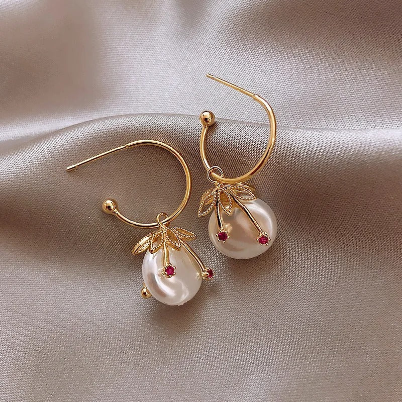 Cléa – Vintage Cherry Earrings in Gold and Pearl