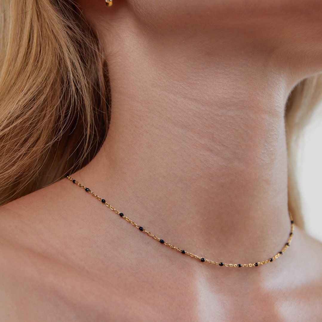 Yara – Chic Black Pearl Necklace