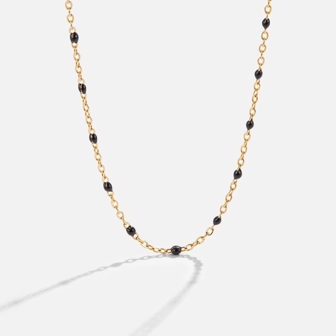 Yara – Chic Black Pearl Necklace