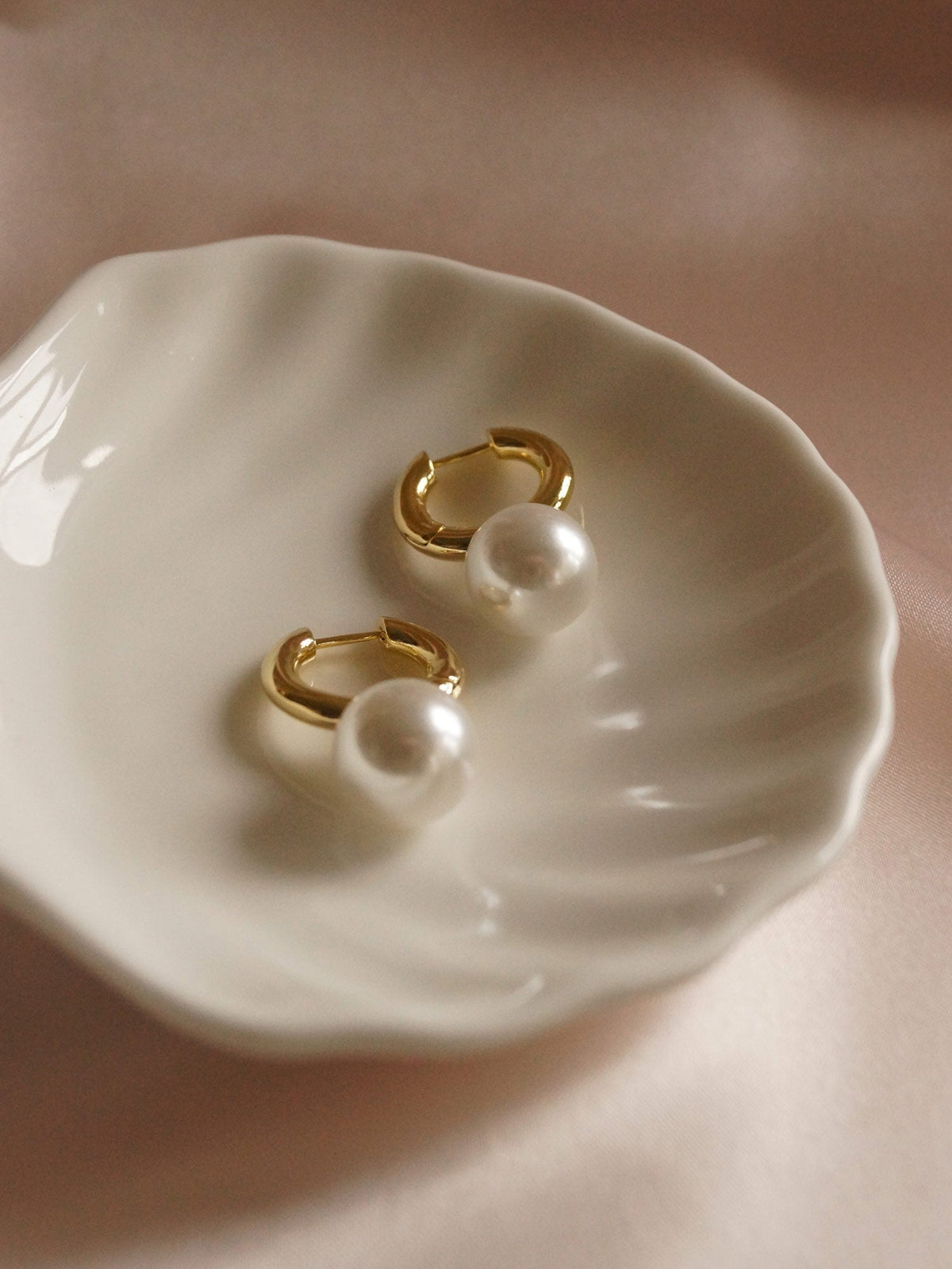 Moira - Earrings with Pearls