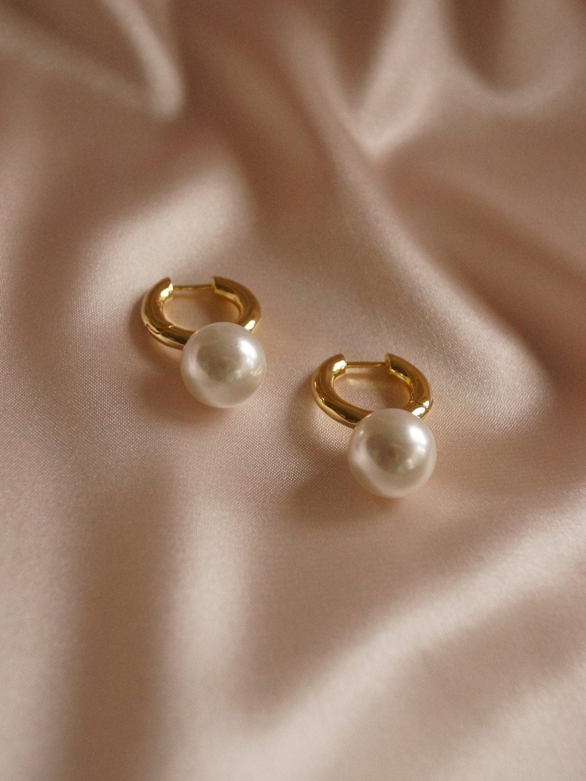 Moira - Earrings with Pearls