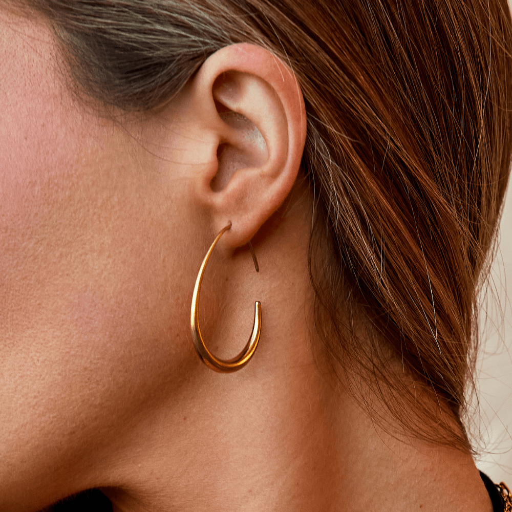 Nica – Modern Golden Hoops