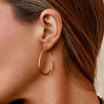 Nica – Modern Golden Hoops