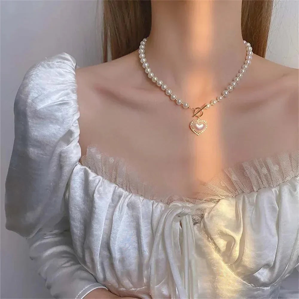 Amara – Pearl Choker Necklace