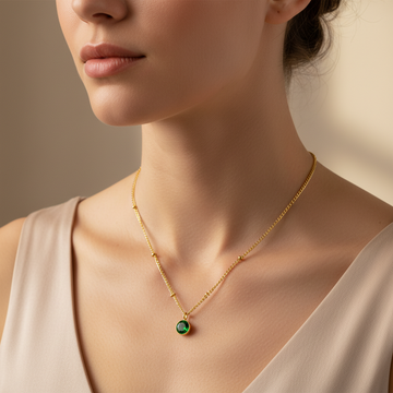 Neza – Chic and Enduring Emerald Gold Necklace