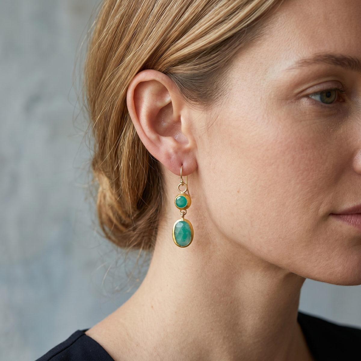 Mireya – Vintage golden earrings featuring turquoise stone
