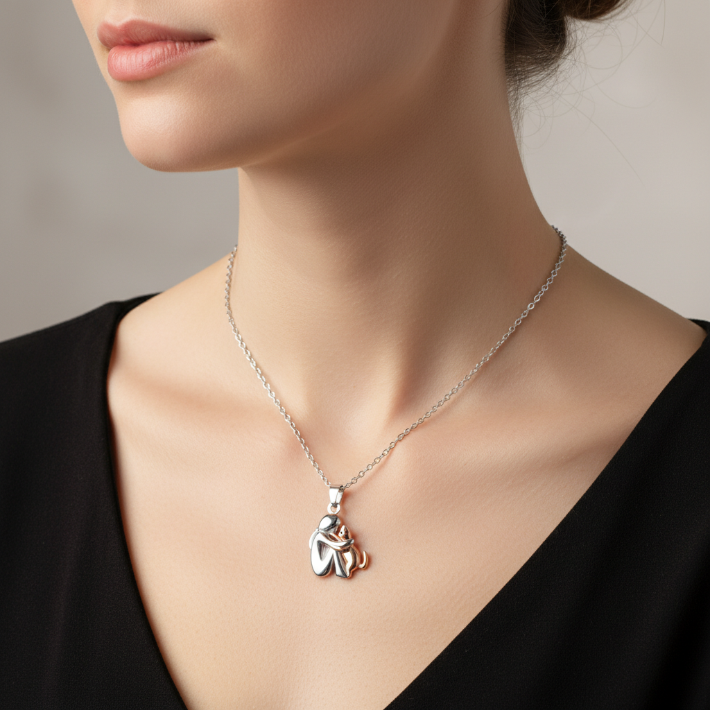 Mignon – Necklace featuring an intertwined cat pendant