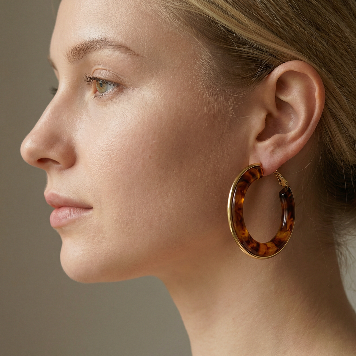 Oreilia – Hoop earrings with tortoiseshell appearance
