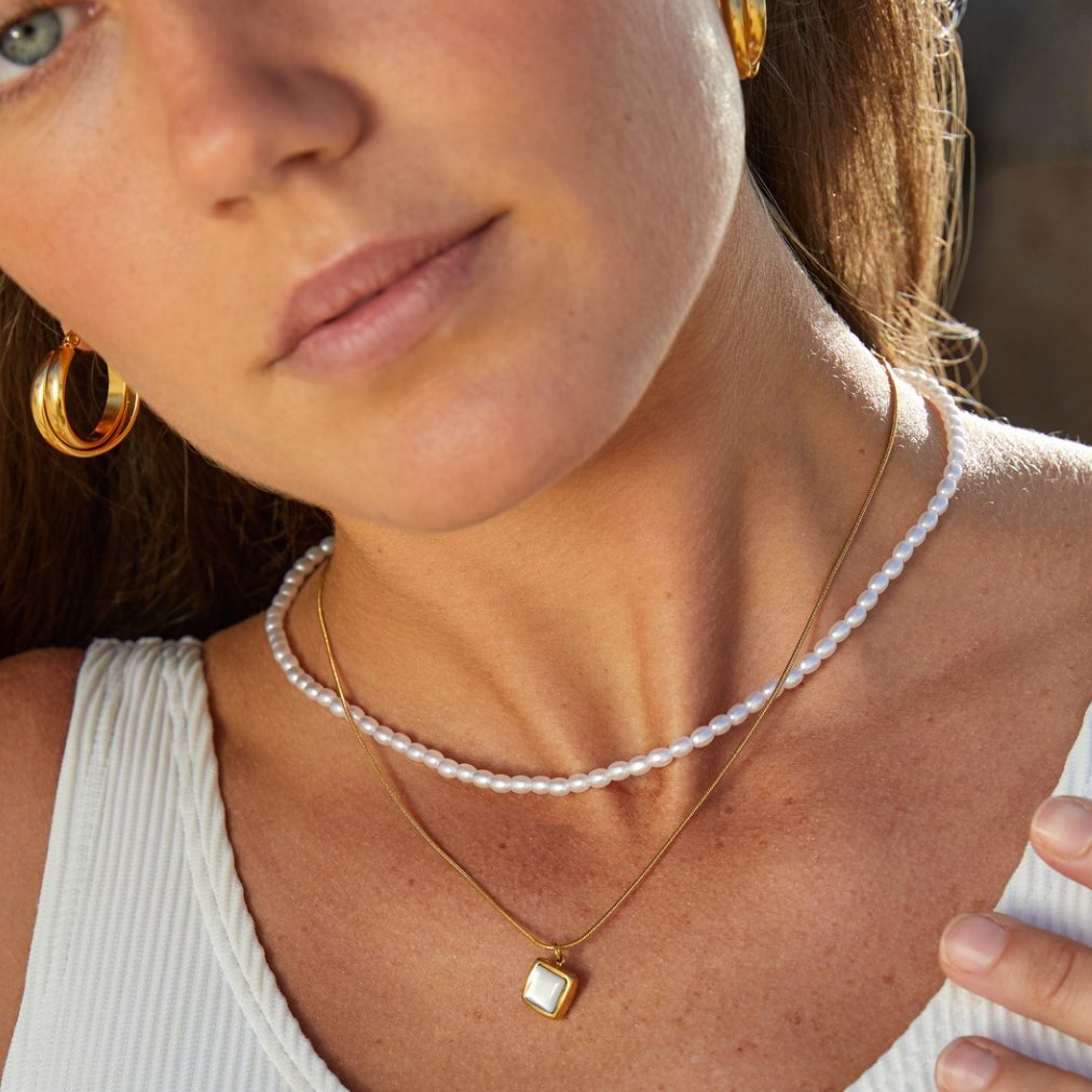 Riva - Pendant Necklace Featuring Moonstone