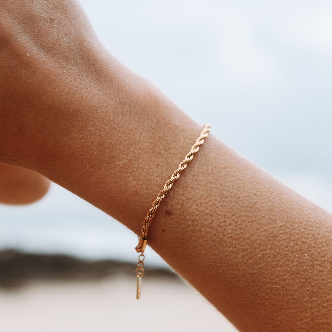 Calvi – Bracelet featuring a Braided Gold Chain