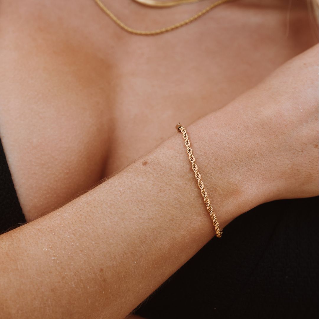 Calvi – Bracelet featuring a Braided Gold Chain