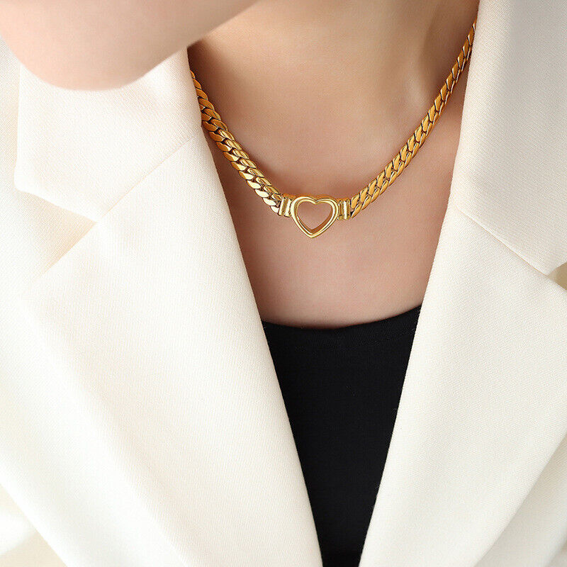 Ara – Heart Necklace in Gold