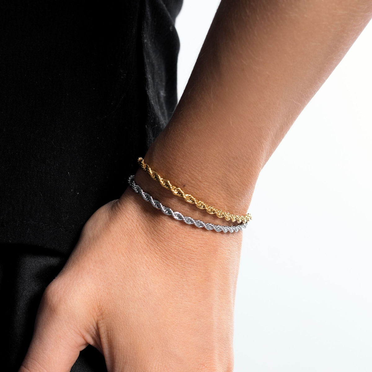 Calvi – Bracelet featuring a Braided Gold Chain