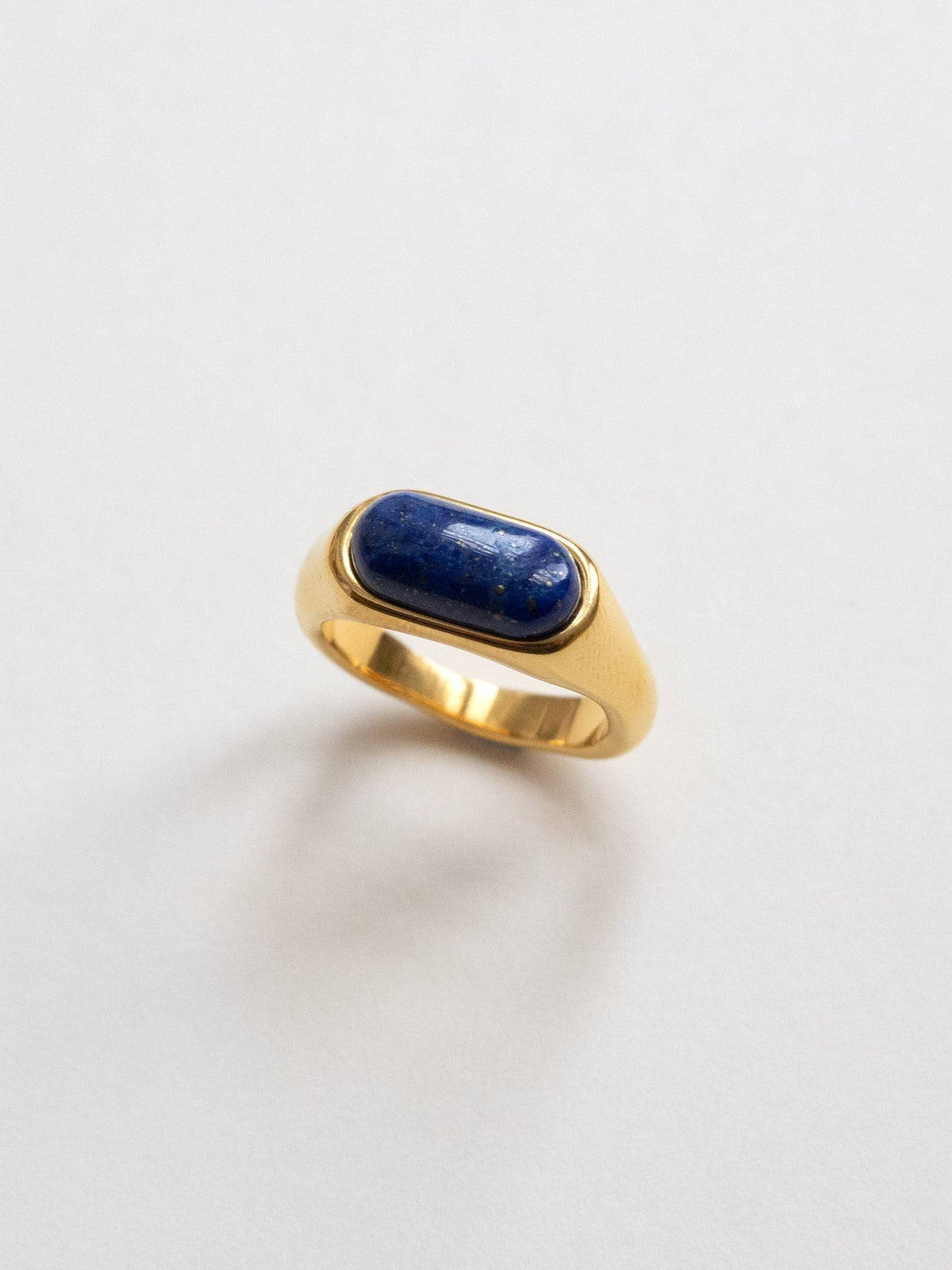 Aria - Smooth gold ring with blue stone