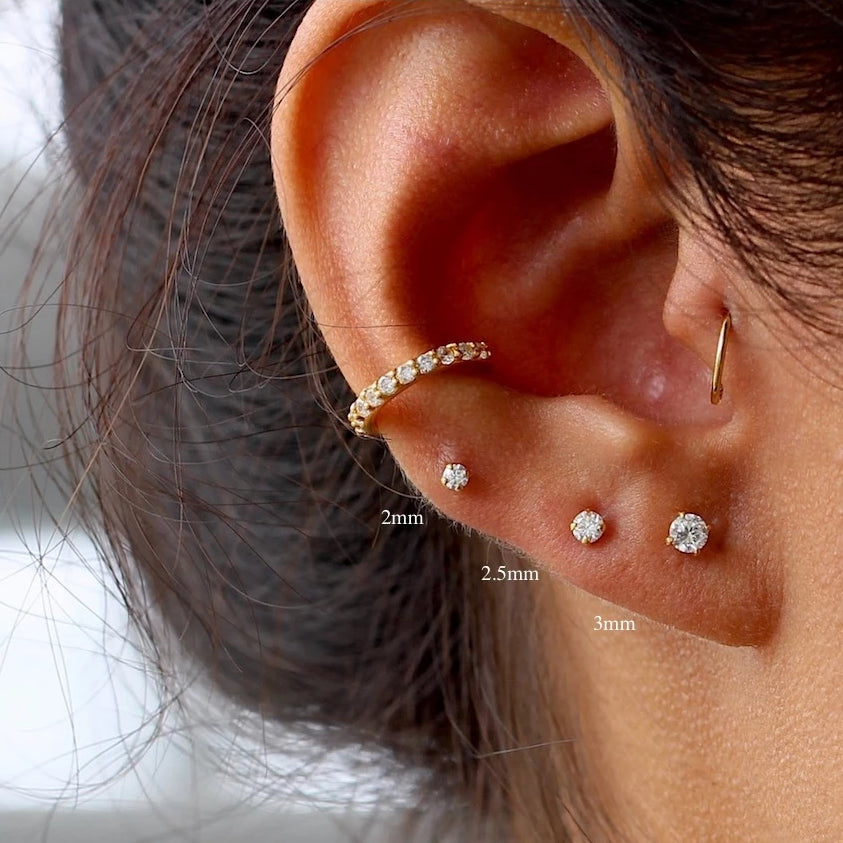 Sloane - Glimmering Mini Stud Earrings 2mm