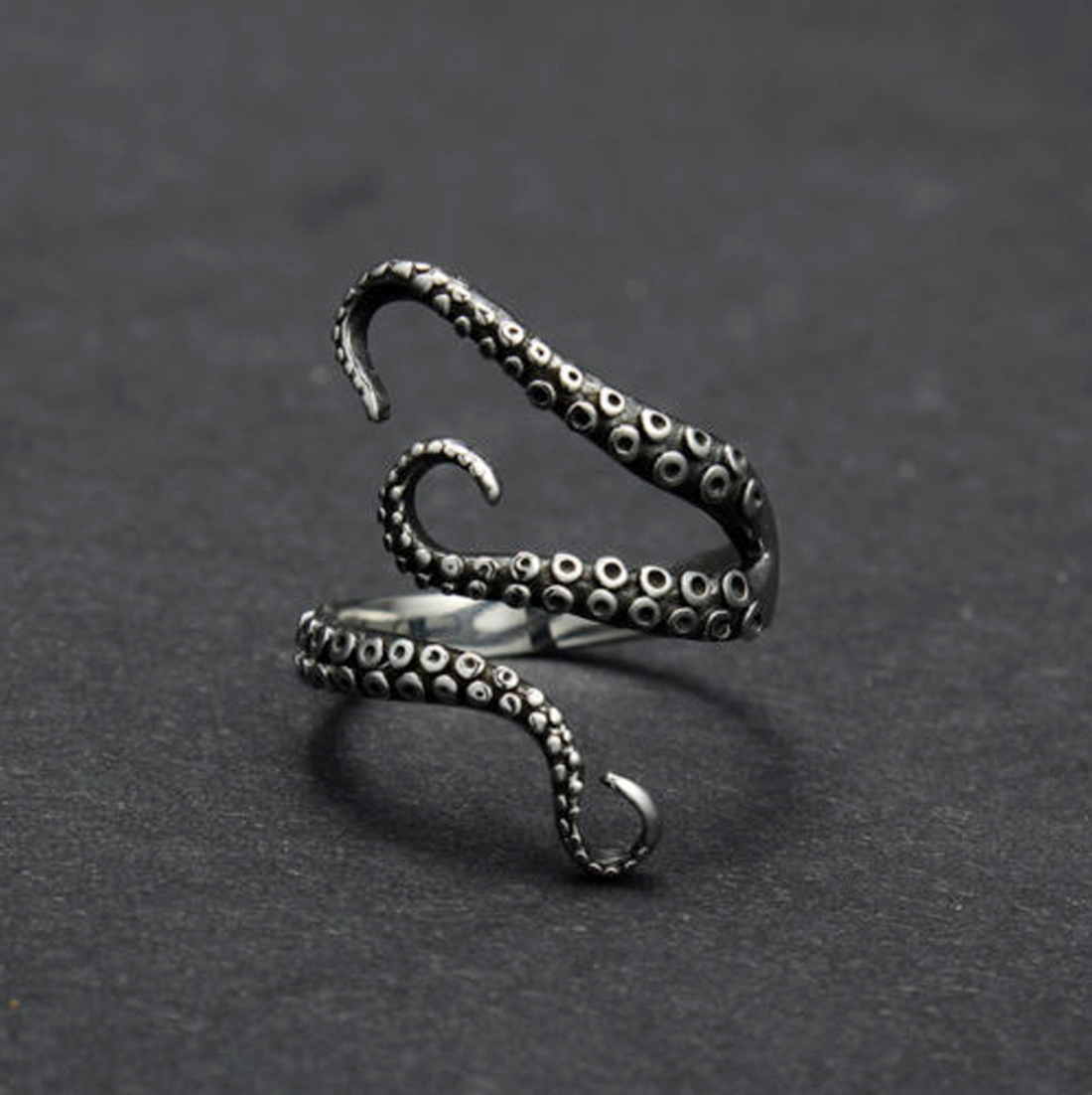 Thalassa – Adjustable Octopus Tentacle Ring