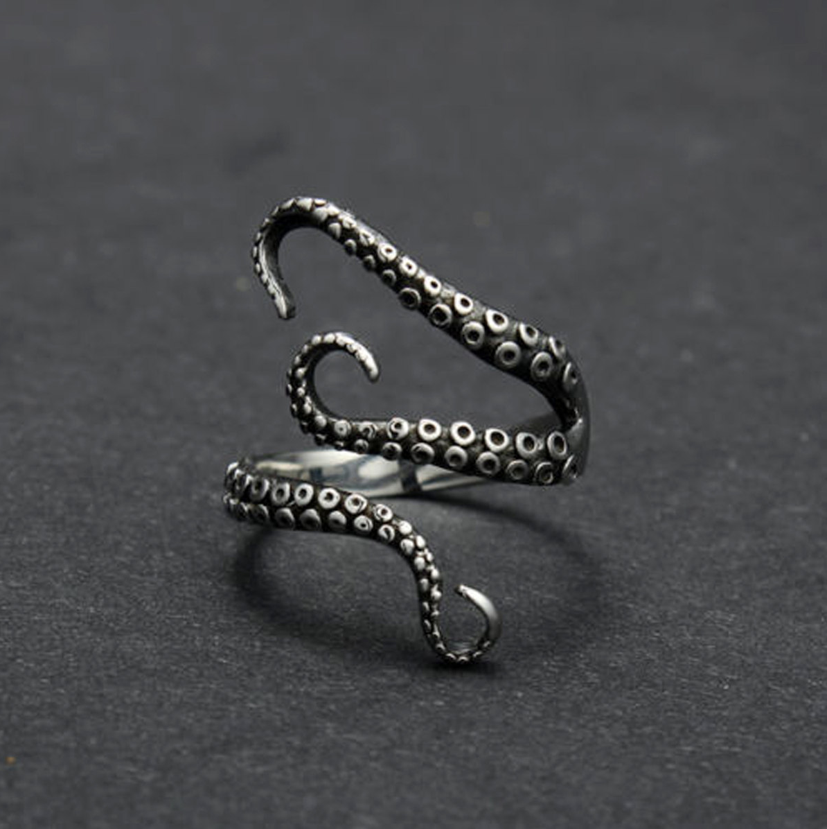 Thalassa – Adjustable Octopus Tentacle Ring