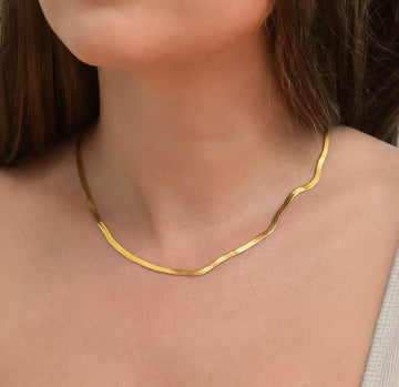 Lucienne - Stylish Gold Necklace in Snake Style