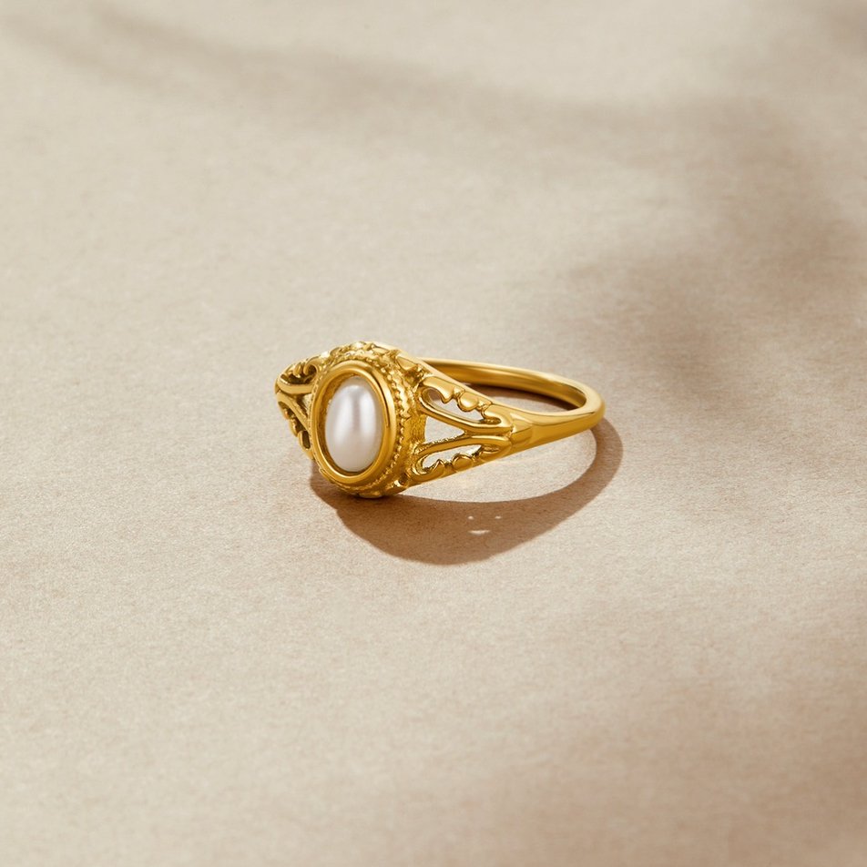 Ophelia – Retro Royal Pearl Ring