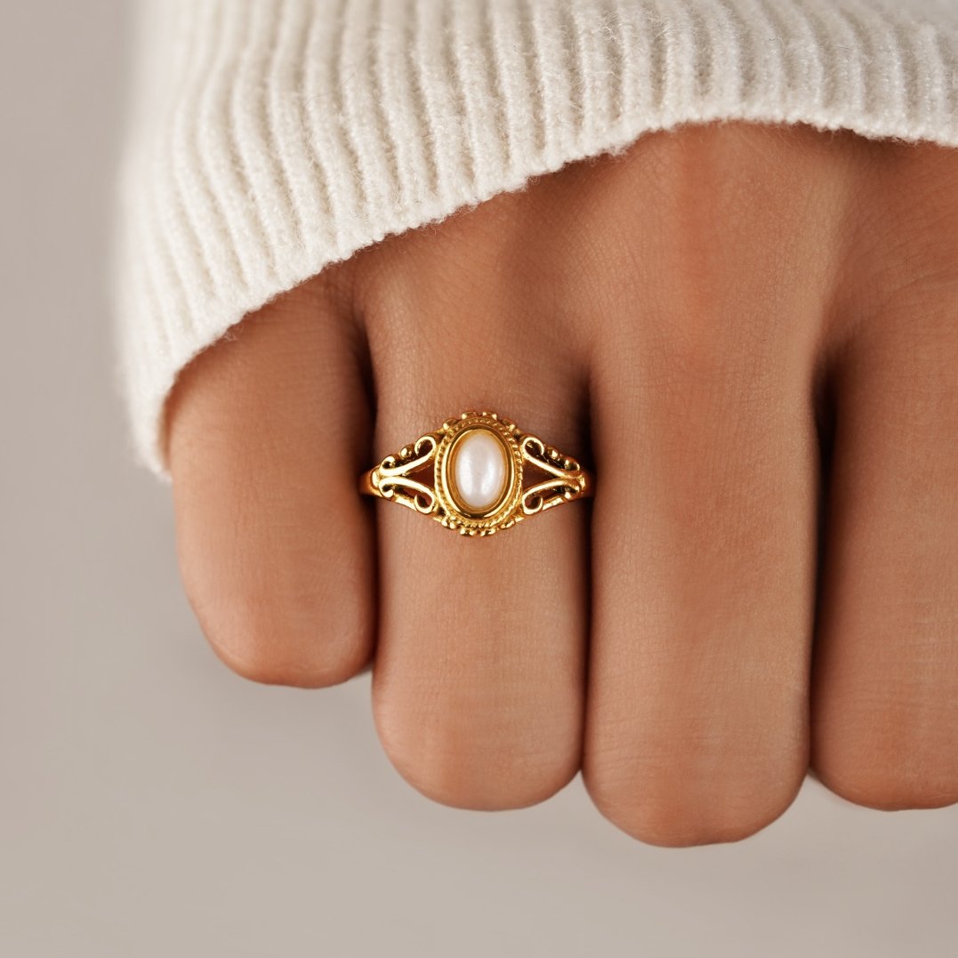 Ophelia – Retro Royal Pearl Ring
