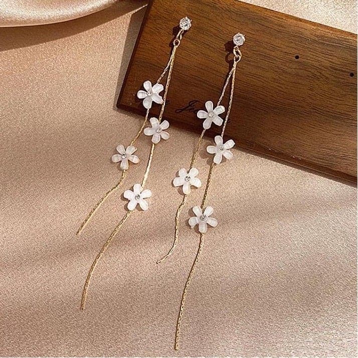White Flowers with Gold Threads Earrings