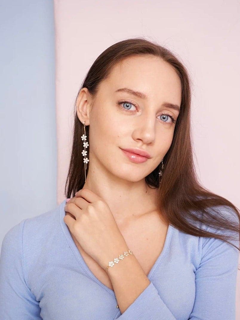 White Flowers with Gold Threads Earrings