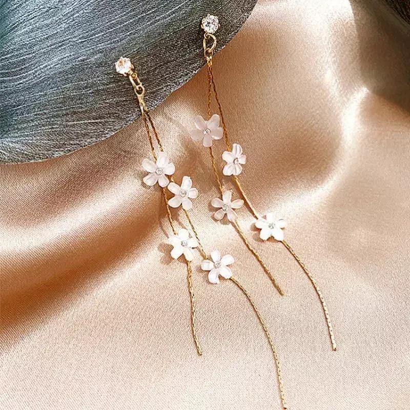 White Flowers with Gold Threads Earrings