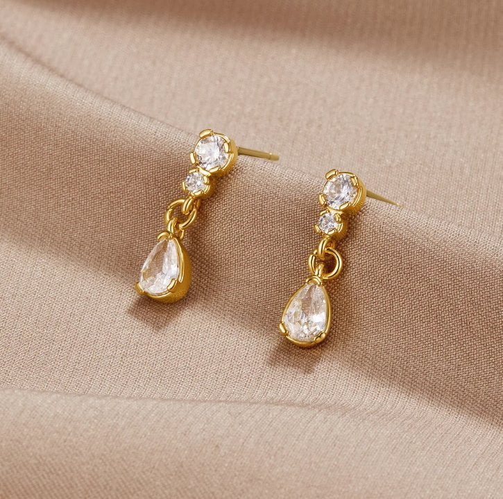 Yarina - Teardrop Crystal Earrings