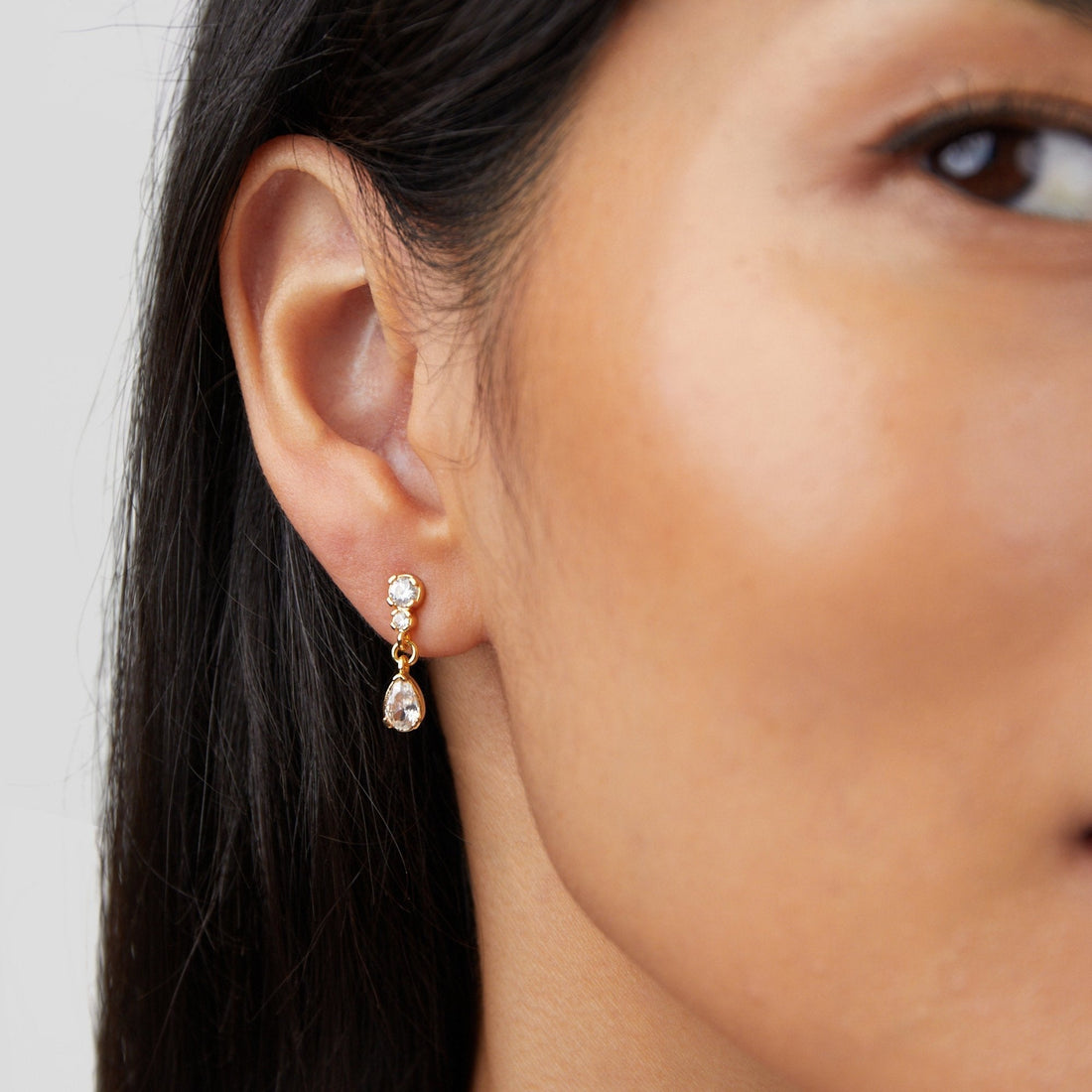 Yarina - Teardrop Crystal Earrings