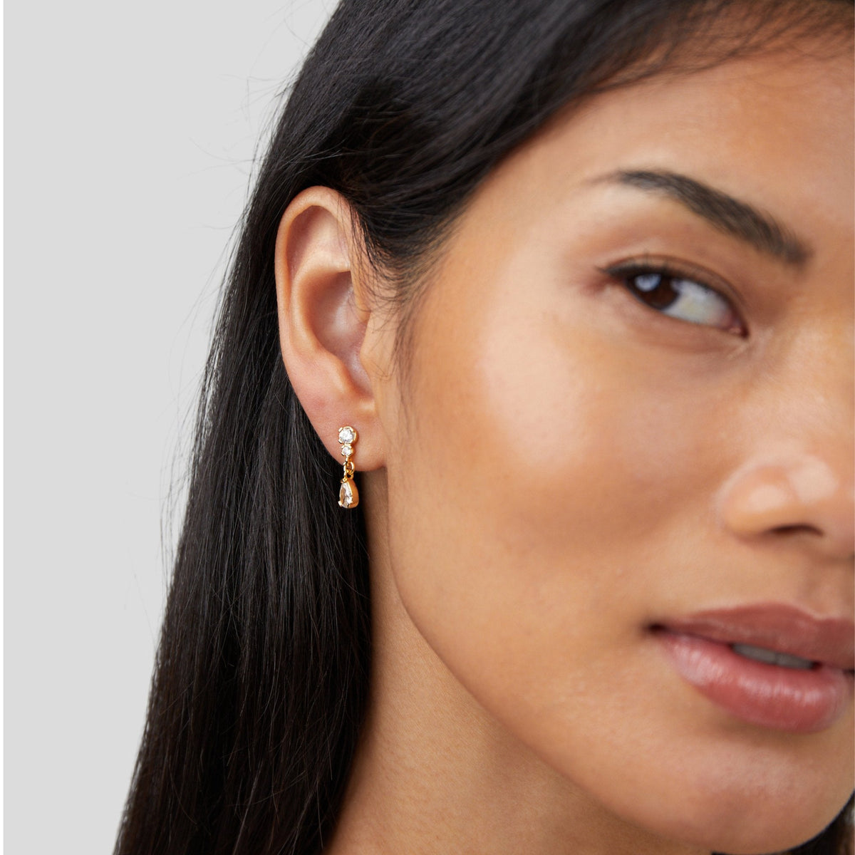 Yarina - Teardrop Crystal Earrings