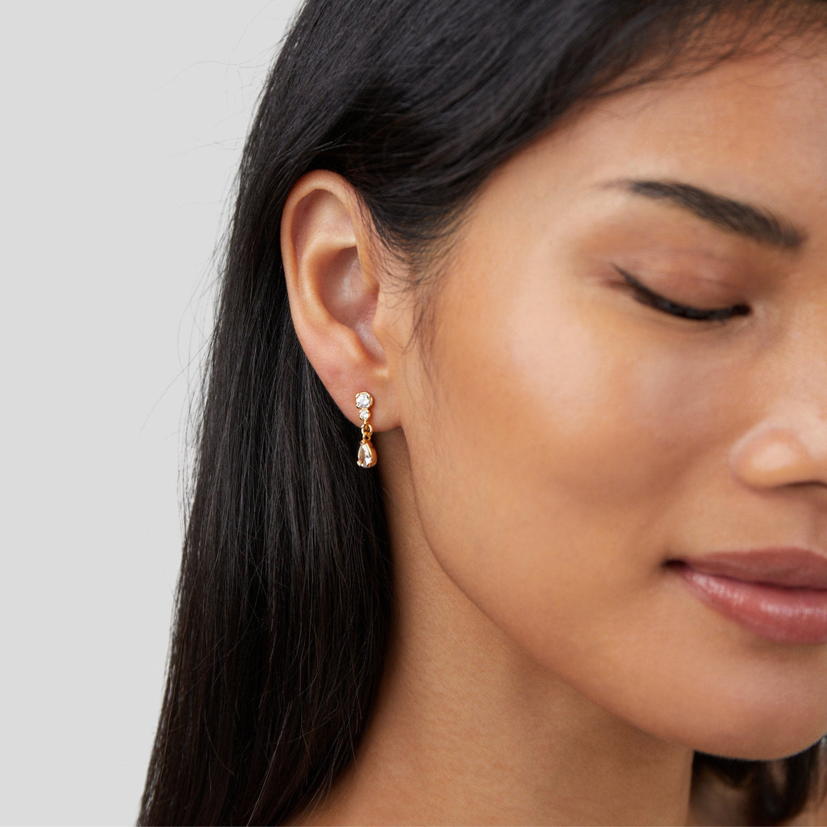 Yarina - Teardrop Crystal Earrings